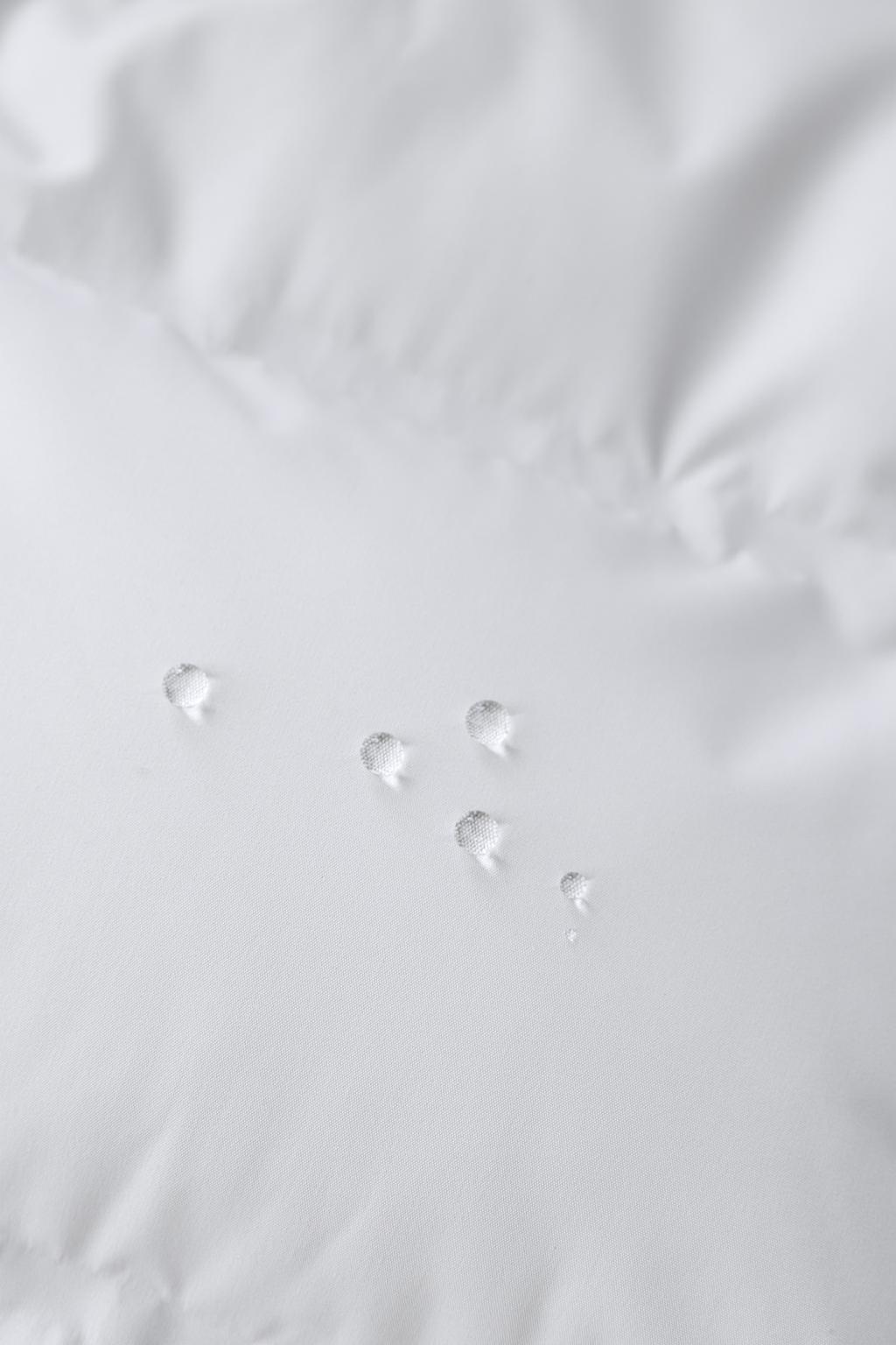 СТЕГАНЫЙ ПАЛЬТО С НАШИВКОЙ WATER REPELLENT