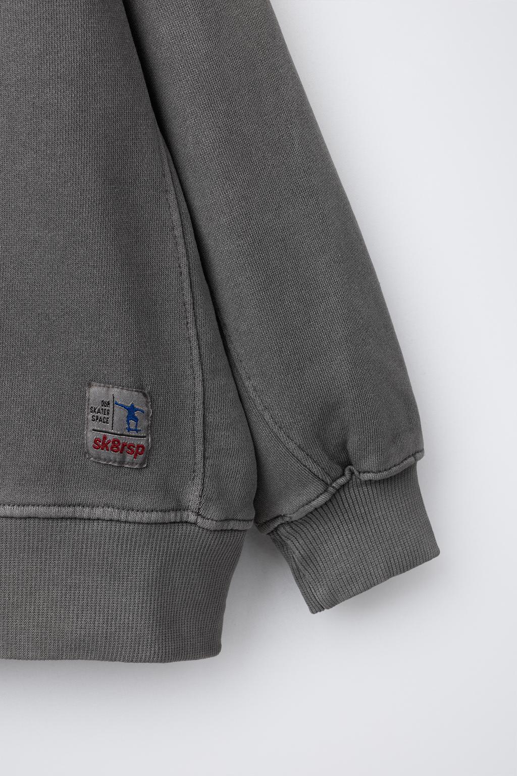 ТОЛСТОВКА GARMENT DYE С НАШИВКОЙ