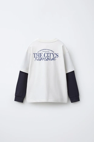 Футболка с двойными рукавами и контрастной надписью- Заказать в России