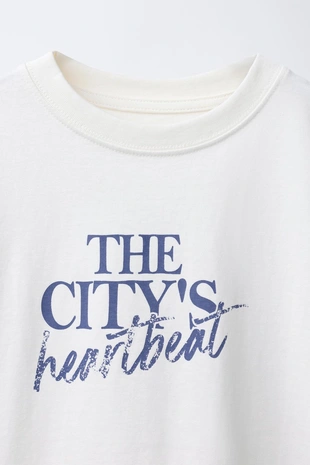 Футболка с двойными рукавами и контрастной надписью- Заказать в России