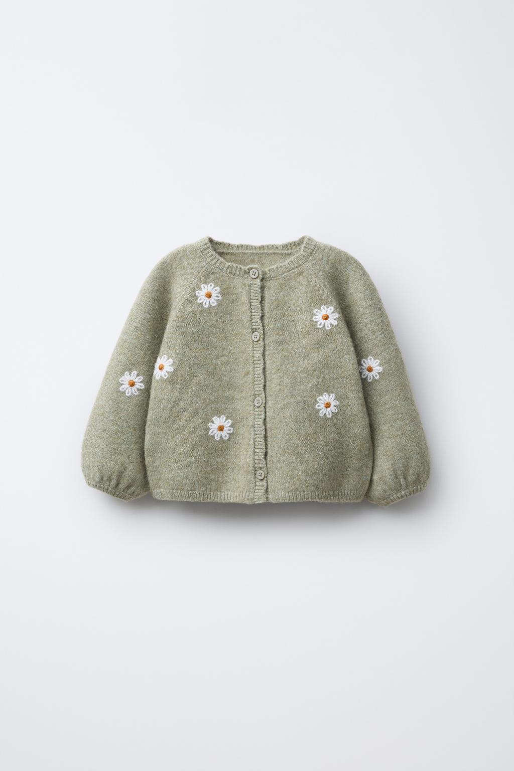 ВЯЗАНАЯ КУРТКА С ВЫШИВКОЙ МАРГАРИТКАМИ