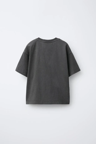 Футболка с эффектом потертости, принтом «звезды» и блестками- Заказать в России