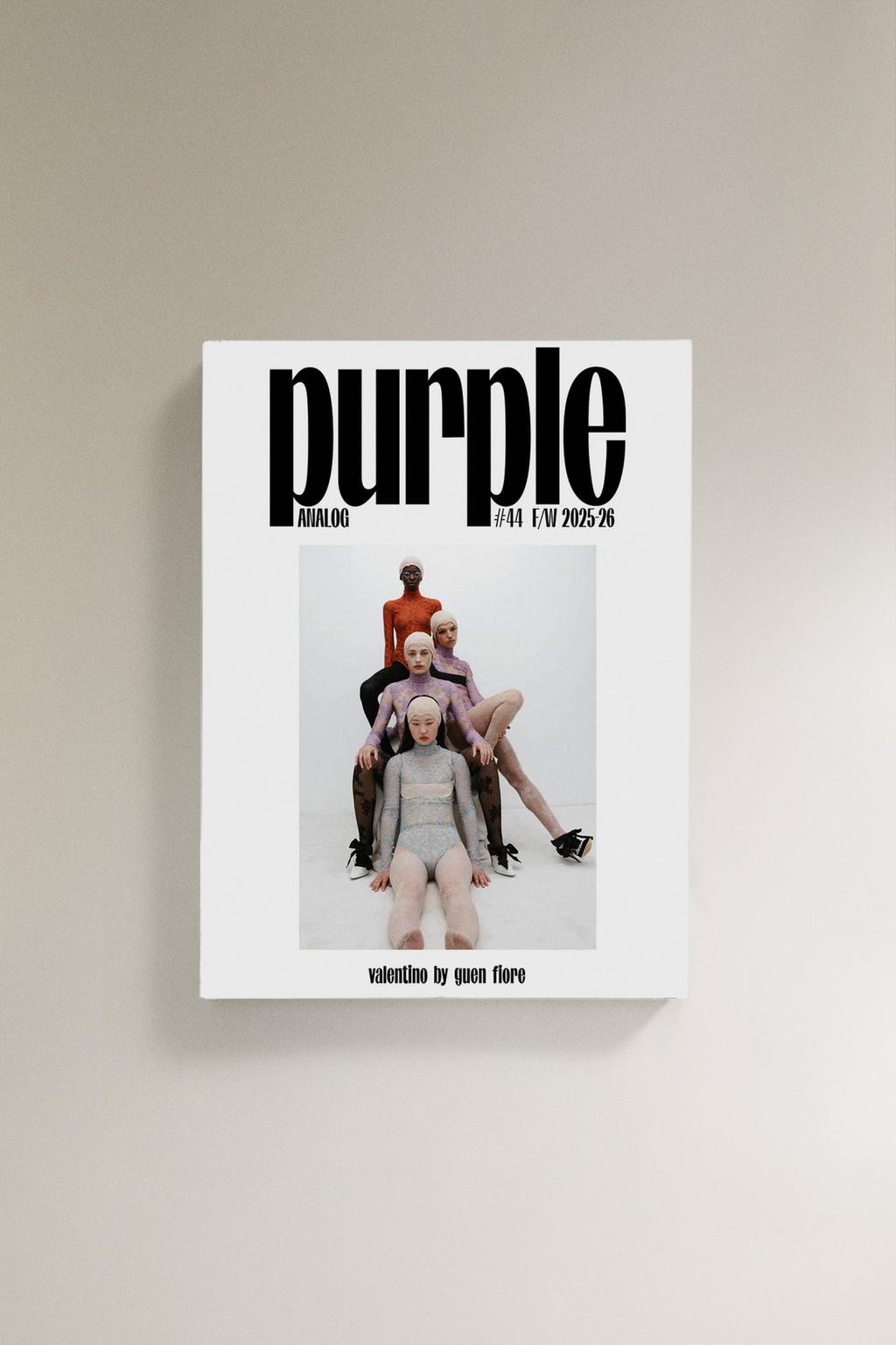 Журнал purple 44 фиолетового цвета