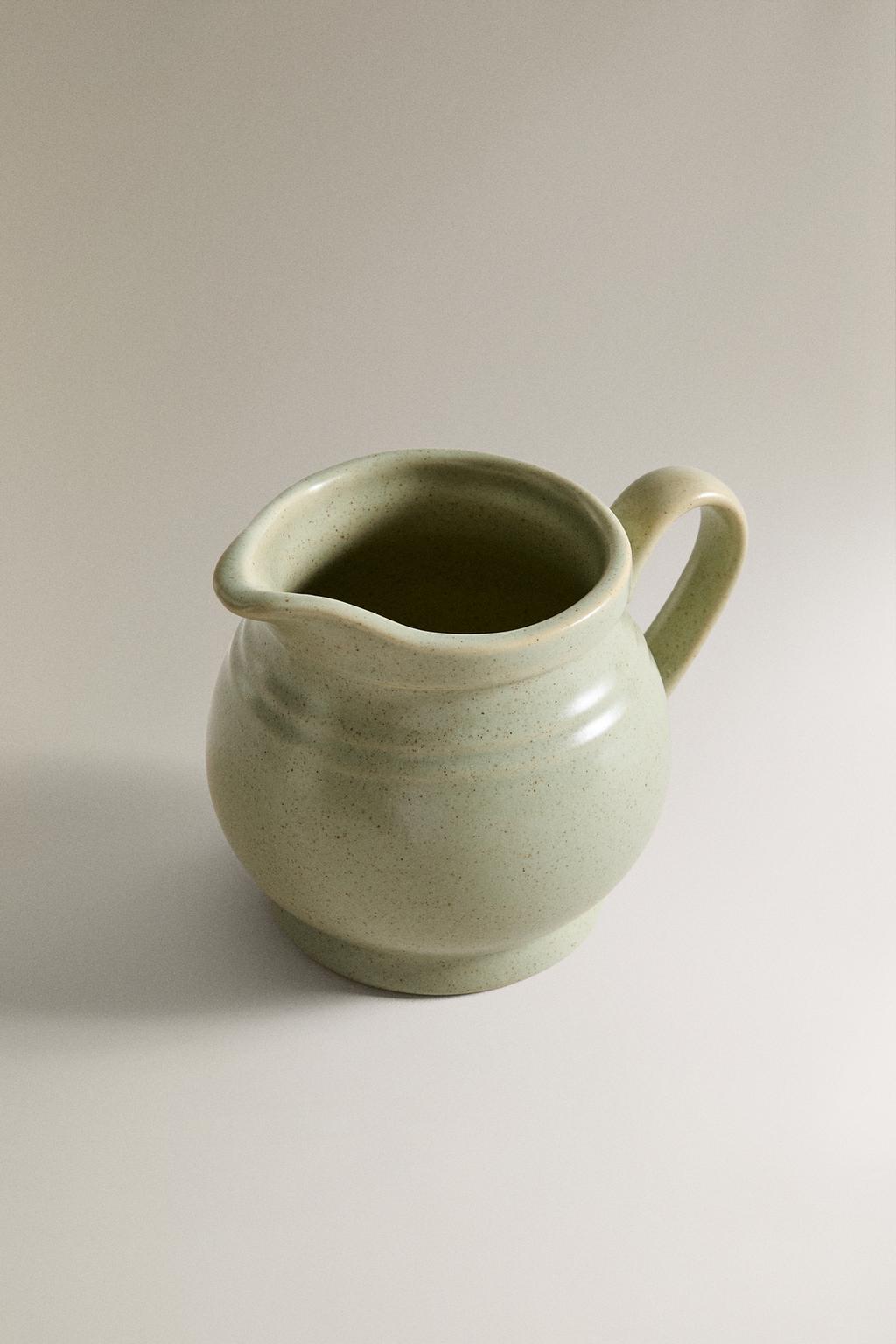 Короткий кувшин из керамики