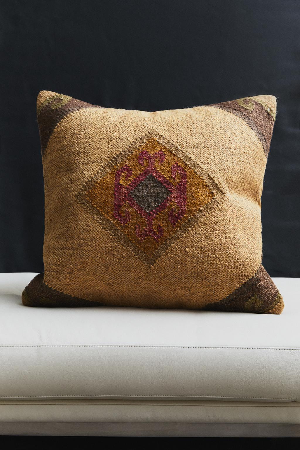 Обивка подушки kilim