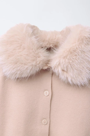 Трикотажный кардиган со съемным воротником из искусственного меха