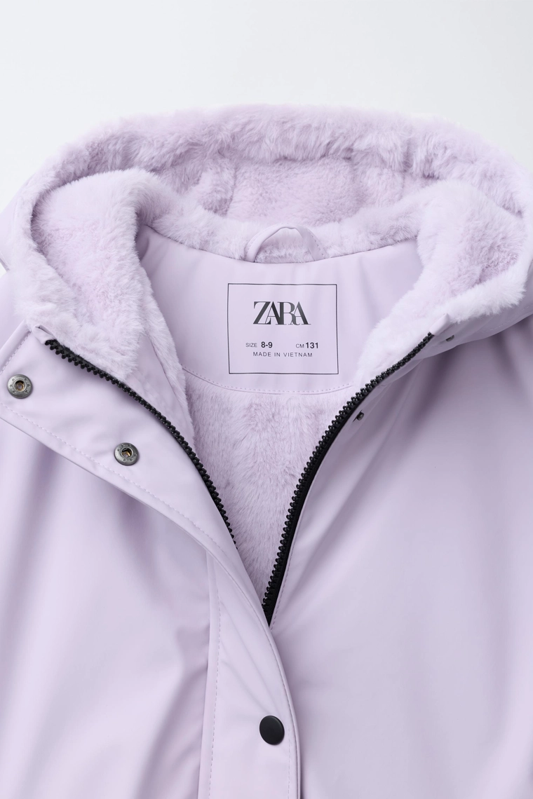 Дождевик из водонепроницаемой резины с искусственным мехом