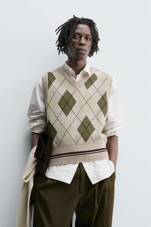 Трикотажный жилет с узором «ромбы»- Заказать в России