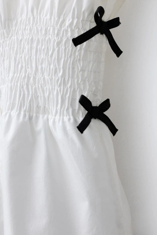 Рубашка с эластичной отделкой и контрастными бантами- Заказать в России