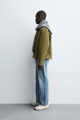 Куртка-рубашка из ткани с рельефом на молнии