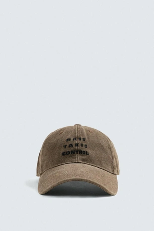 Кепка с контрастной вышивкой- Заказать в России