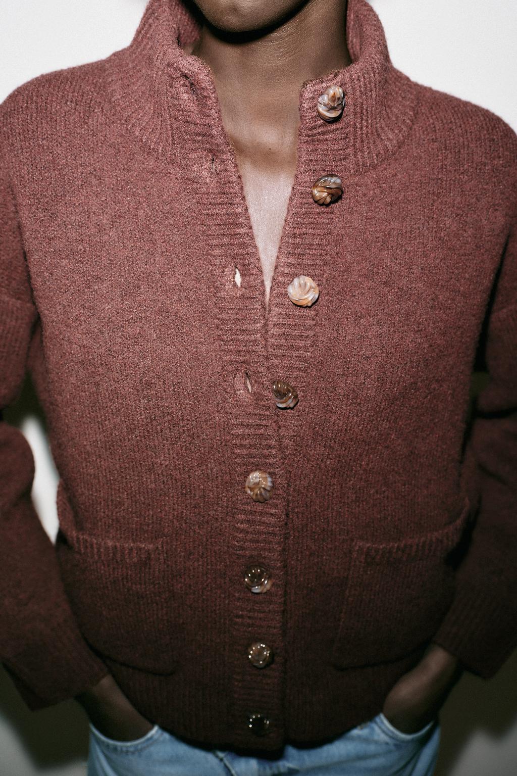 ВЯЗАНАЯ КУРТКА С ВОРОТНИКОМ-СТОЙКОЙ