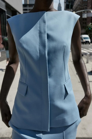 Приталенный жилет- Заказать в России