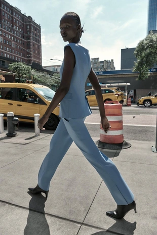 Приталенный жилет- Заказать в России