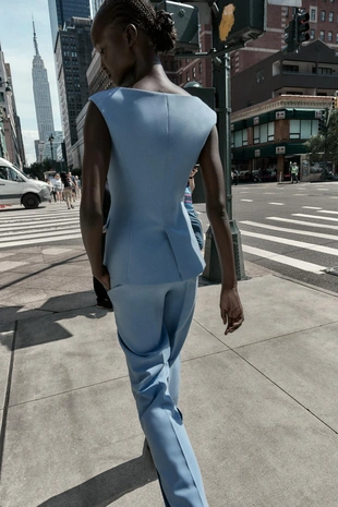 Приталенный жилет- Заказать в России