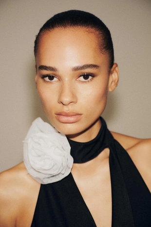 Боди халтер с рельефным цветком- Заказать в России