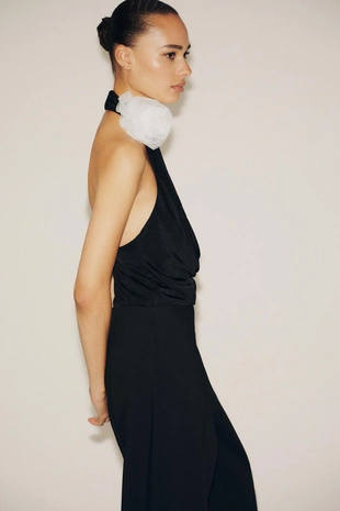 Боди халтер с рельефным цветком- Заказать в России