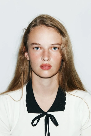 Футболка с контрастным воротником и бантом- Заказать в России