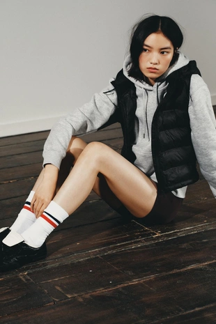 Стеганый жилет с комбинированной отделкой- Заказать в России