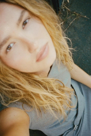 Короткое платье с ремнем- Заказать в России