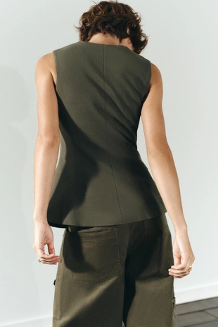 Эластичный хлопковый топ с карманами