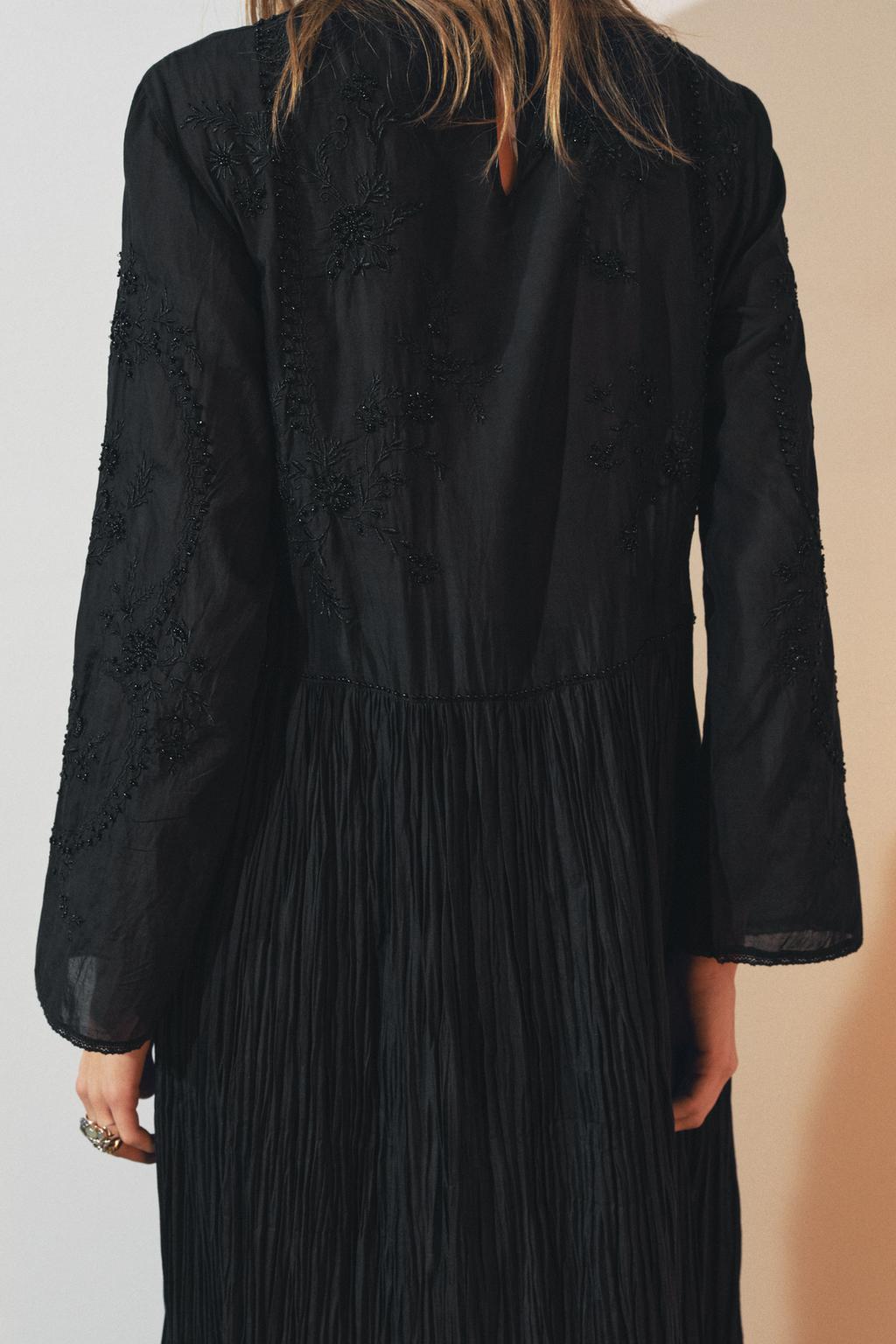 ПЛАТЬЕ С ВЫШИВКОЙ И БУСИНАМИ — ZW COLLECTION