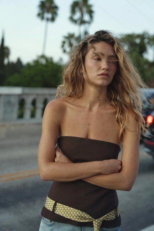 Топ без бретелей с ремнем-галстуком- Заказать в России