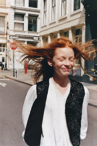 Жилет VELVET с бусинами- Заказать в России