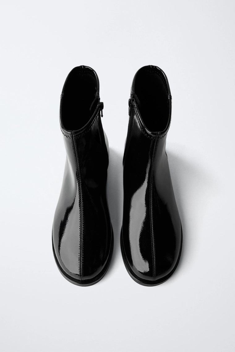 Лаковые ботильоны