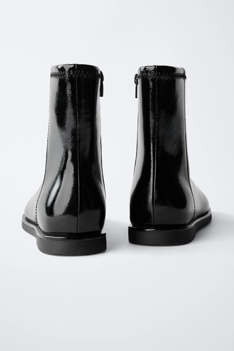 Лаковые ботильоны