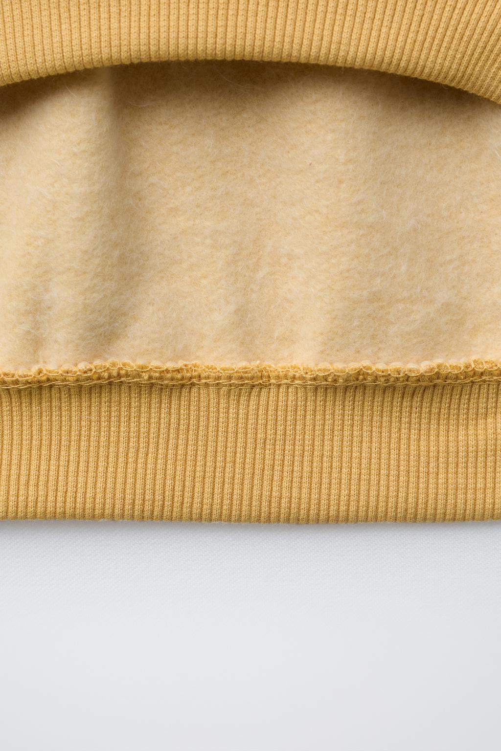ТОЛСТОВКА В СТИЛЕ VARSITY С АППЛИКАЦИЕЙ ИЗ МАХРОВОЙ ТКАНИ