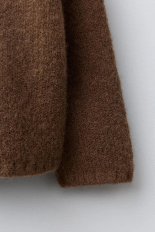 Трикотажный джемпер с полосатым воротником и цветами- Заказать в России