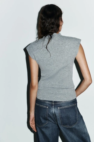 Топ с цветами, рельефом и отделкой драгоценными камнями- Заказать в России