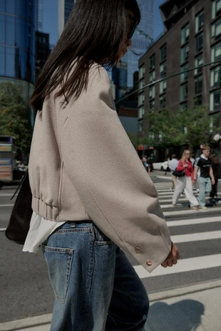 Бомбер из мягкой ткани с эластичным низом- Заказать в России