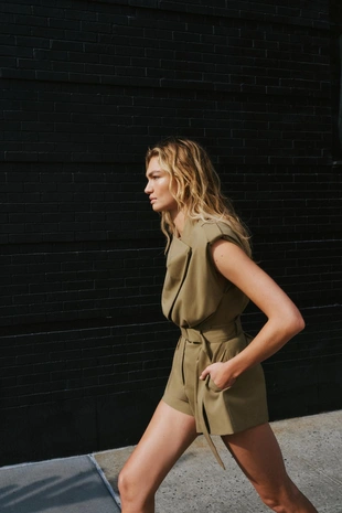 Light khaki | 3152/237/506 - Zara Короткий комбинезон с подплечниками и поясом