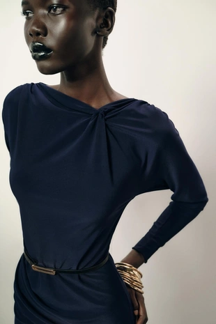 Платье со сборками и поясом- Заказать в России