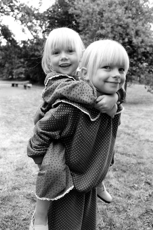 Брюки-кюлоты из мягкой ткани с принтом и кружевом- Заказать в России