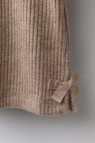 Блестящая футболка в рубчик с бантами