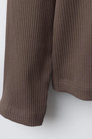 Топ в рубчик с круглым воротником