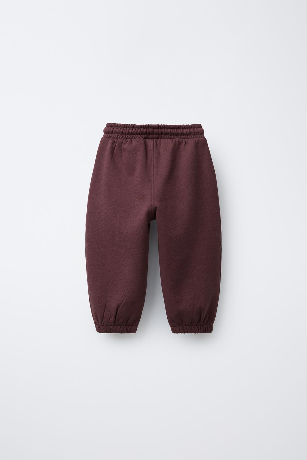 БРЮКИ-ДЖОГГЕРЫ ИЗ МЯГКОЙ ТКАНИ С ЭТИКЕТКОЙ