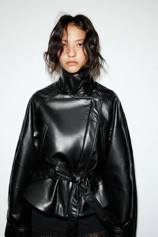 Куртка из искусственной кожи с баской- Заказать в России