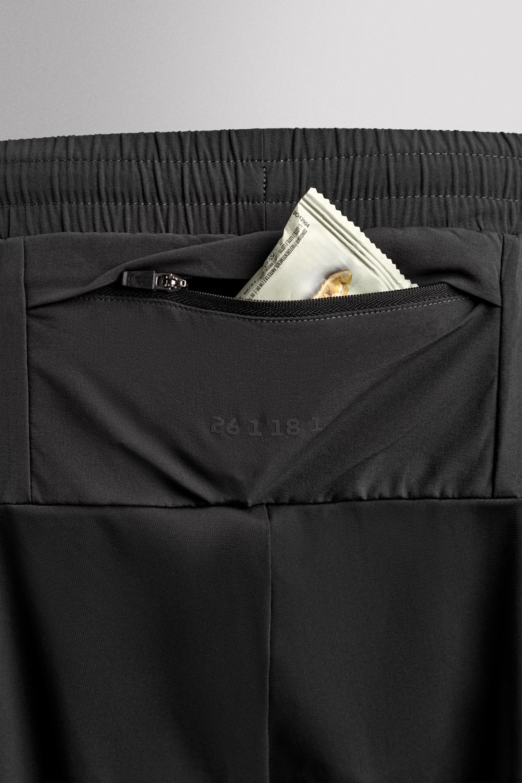 Спортивные брюки в техническом дизайне с цветовыми блоками