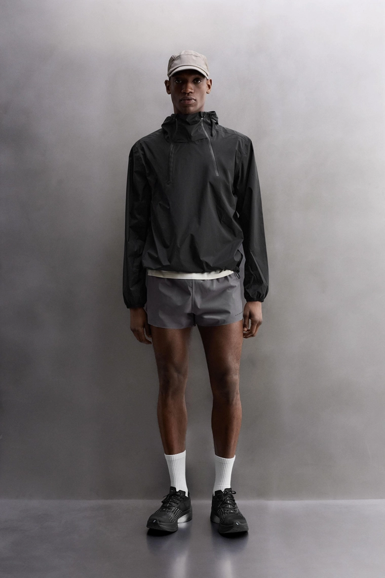 Ветровка с карманом-мешком