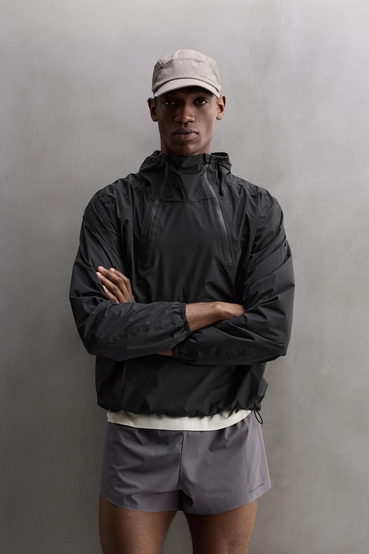 Ветровка с карманом-мешком