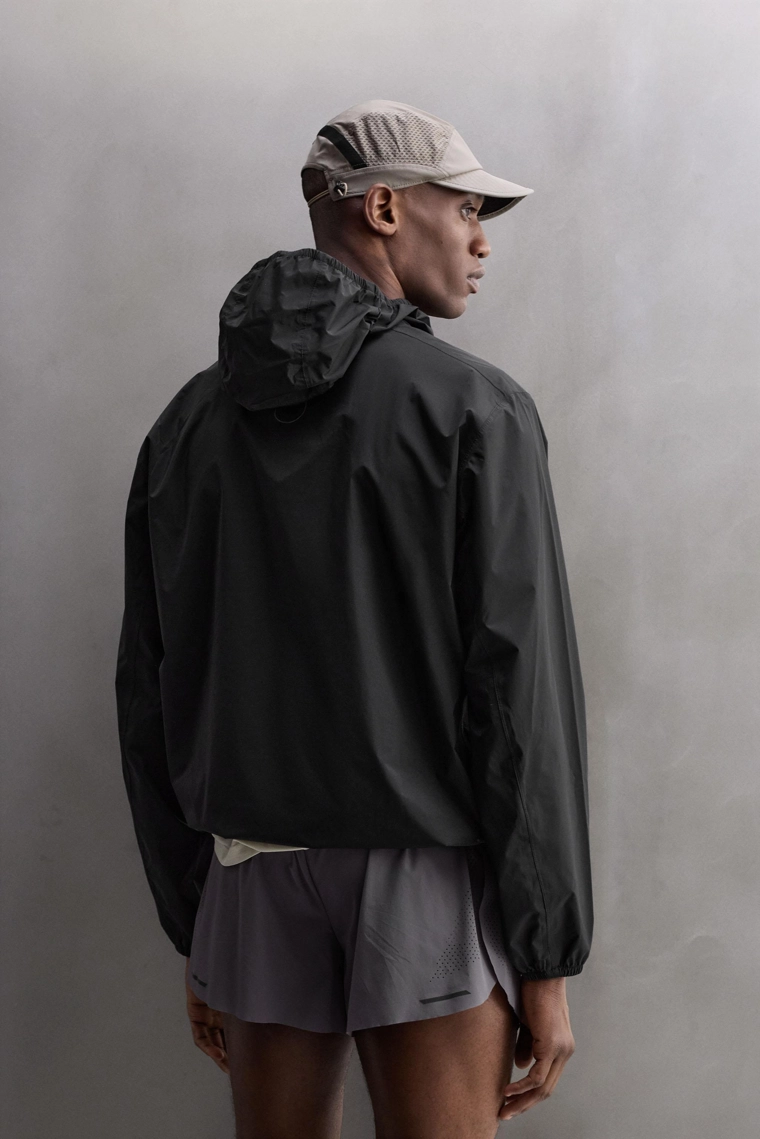 Ветровка с карманом-мешком