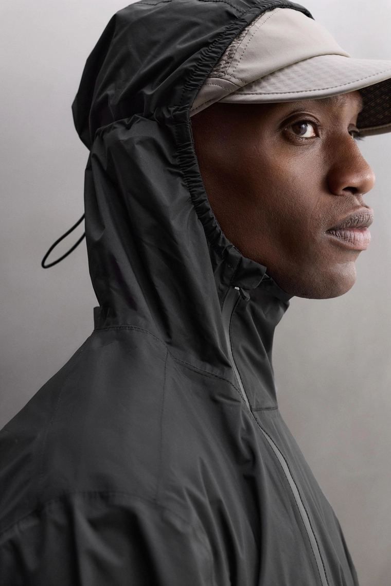 Ветровка с карманом-мешком