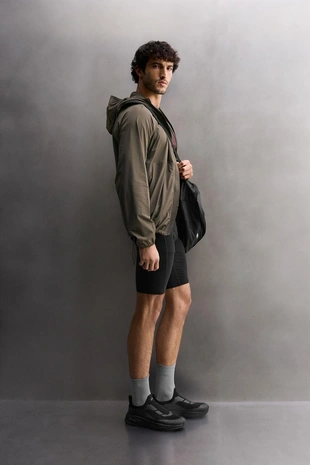 Легкая куртка COLOR BLOCK из высокотехнологичной ткани- Заказать в России