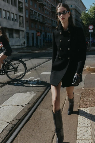 Короткое двубортное пальто с шерстью- Заказать в России