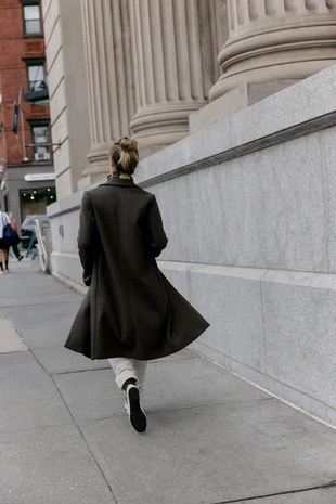 Базовое пальто из мягкой ткани- Заказать в России