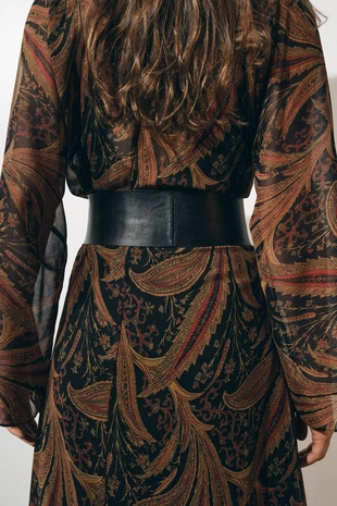 Широкий кожаный ремень с пряжкой с узором- Заказать в России